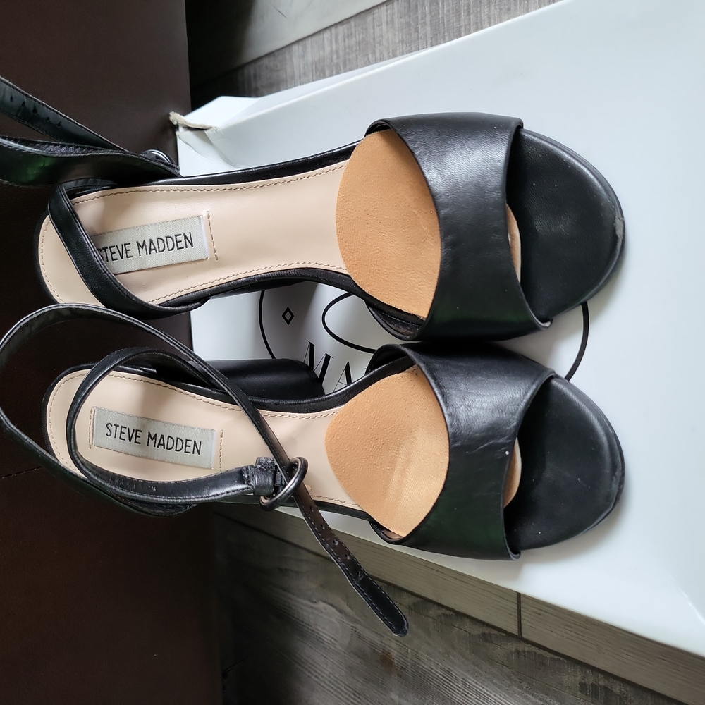Leather Steve Madden Round Toe Chunky Heels with straps